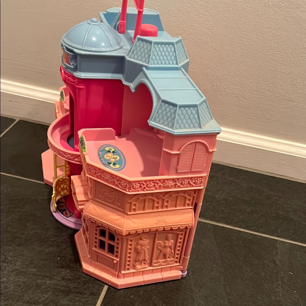COPY - Fisher Price Sweet Streets Hotel with dolls and accessories - Picture 5 of 8